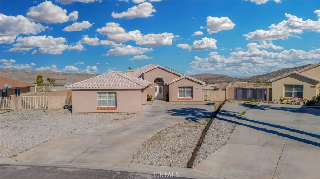 57088 Millstone Drive, Yucca Valley, California 92284 home-pic-3