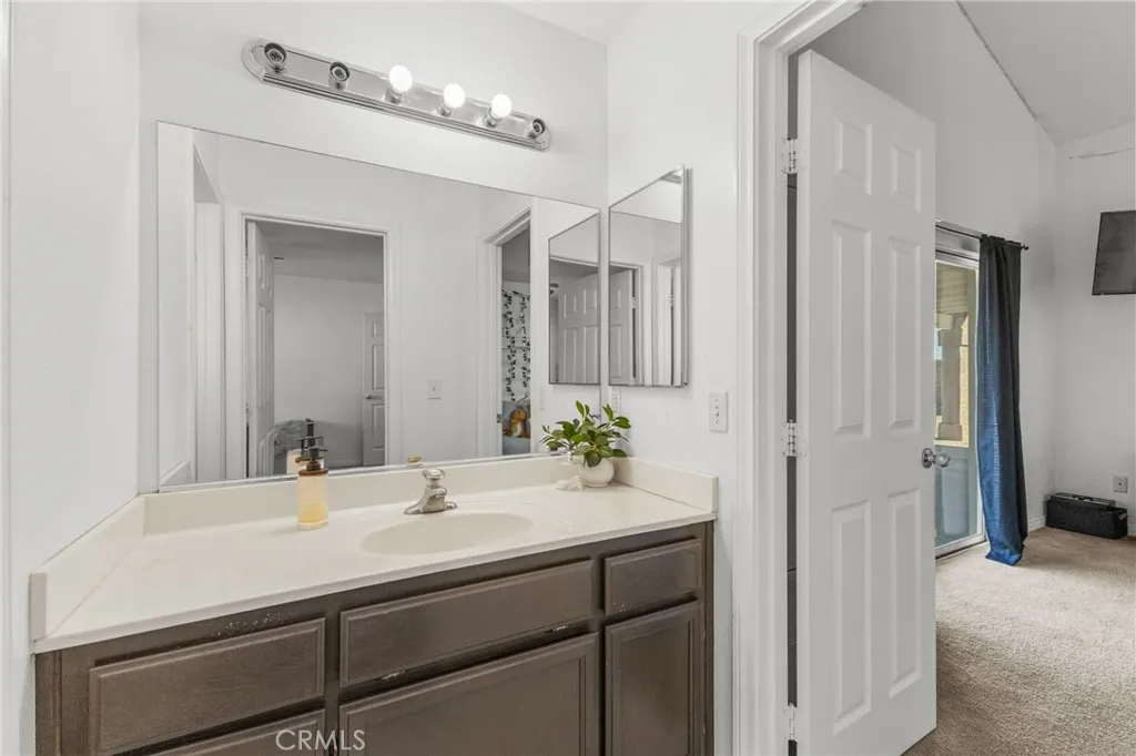 57088 Millstone Drive, Yucca Valley, California 92284 home-pic-43