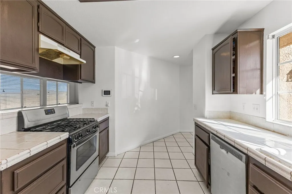 57088 Millstone Drive, Yucca Valley, California 92284 home-pic-21