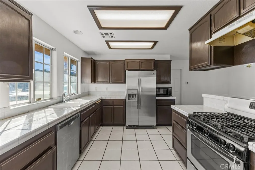 57088 Millstone Drive, Yucca Valley, California 92284 home-pic-17