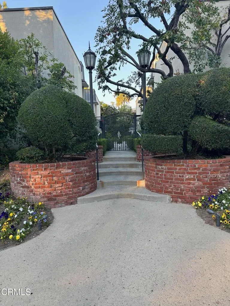 740 S Orange Grove Boulevard 7, Pasadena, California 91105 home-pic-0