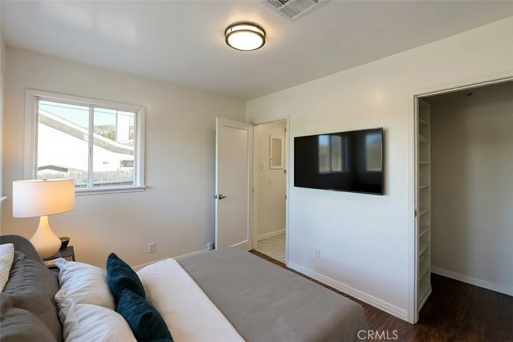 10335 Scoville Avenue, Sunland, California 91040 home-pic-11