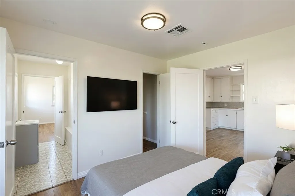 10335 Scoville Avenue, Sunland, California 91040 home-pic-12