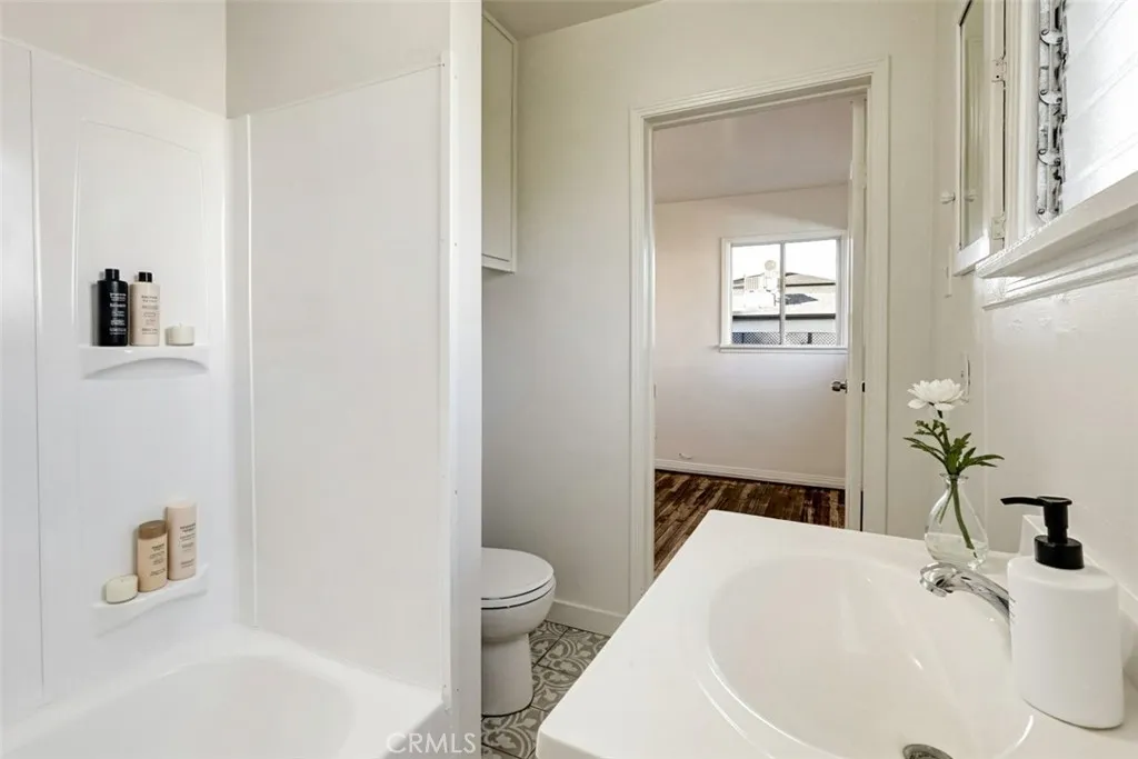 10335 Scoville Avenue, Sunland, California 91040 home-pic-14