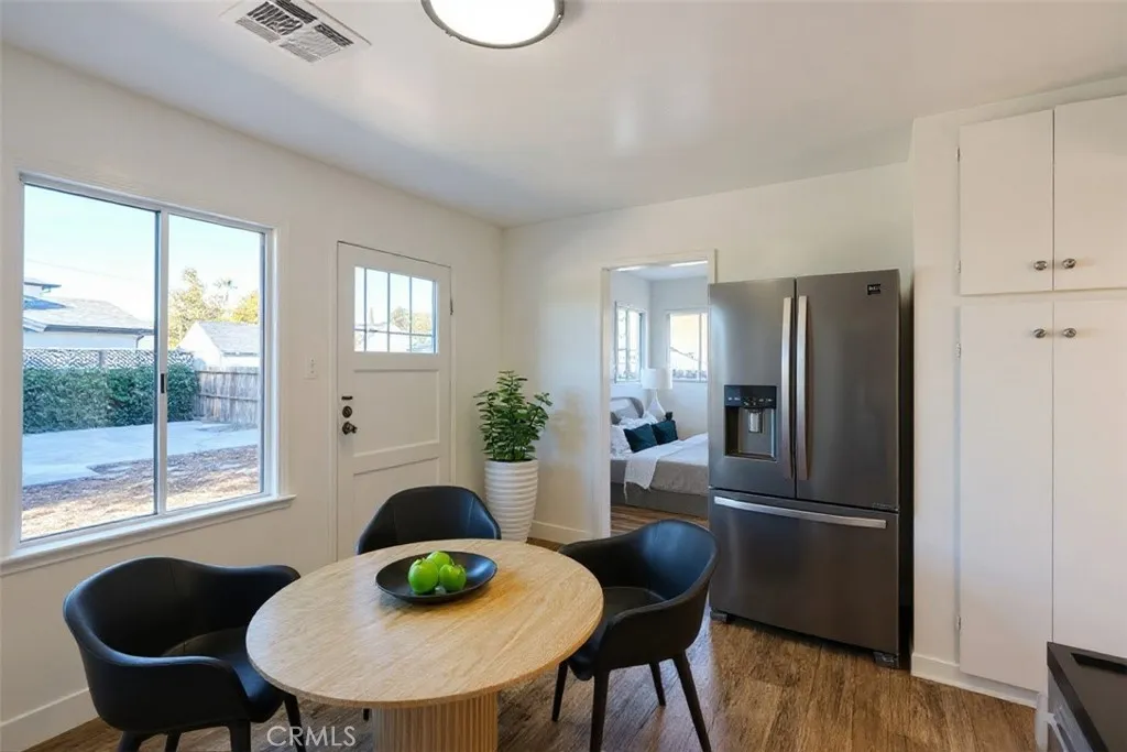 10335 Scoville Avenue, Sunland, California 91040 home-pic-8
