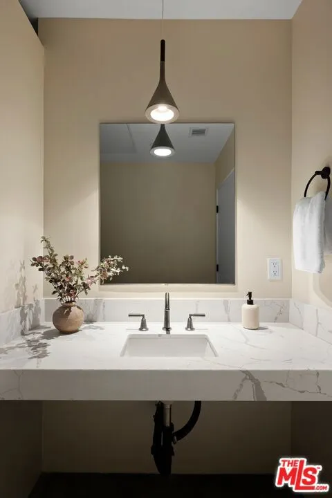 1011 N Ogden Drive 101, West Hollywood, California 90046 home-pic-6