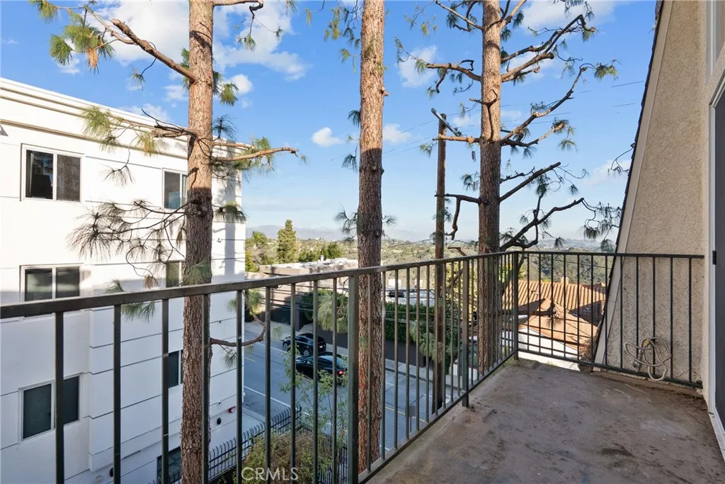 2385 Roscomare F16, Bel Air, California 90077 home-pic-29