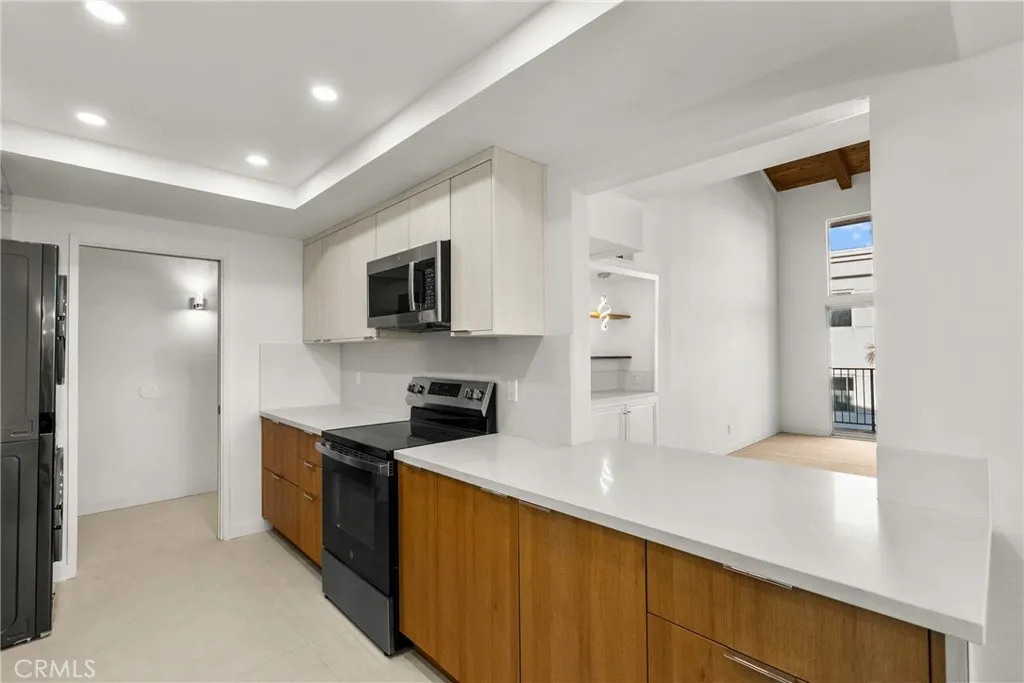 2385 Roscomare F16, Bel Air, California 90077 home-pic-6