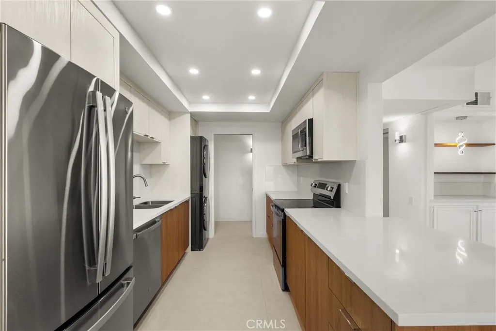 2385 Roscomare F16, Bel Air, California 90077 home-pic-11