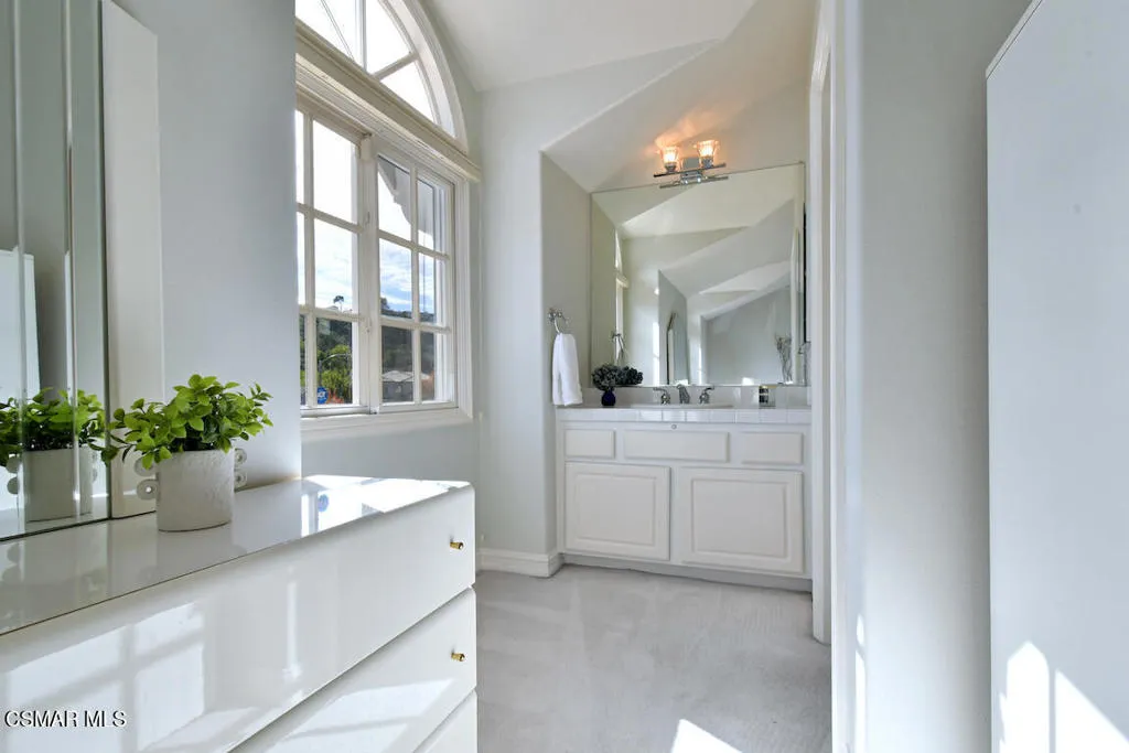 31775 Oak Ranch Court, Westlake Village, California 91361 home-pic-35