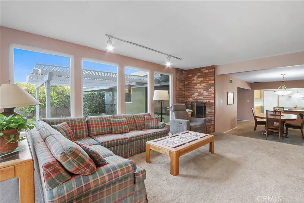 946 W La Deney, Ontario, California 91762 home-pic-10