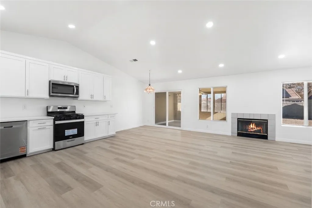 44238 Encanto Way, Lancaster, California 93536 home-pic-2