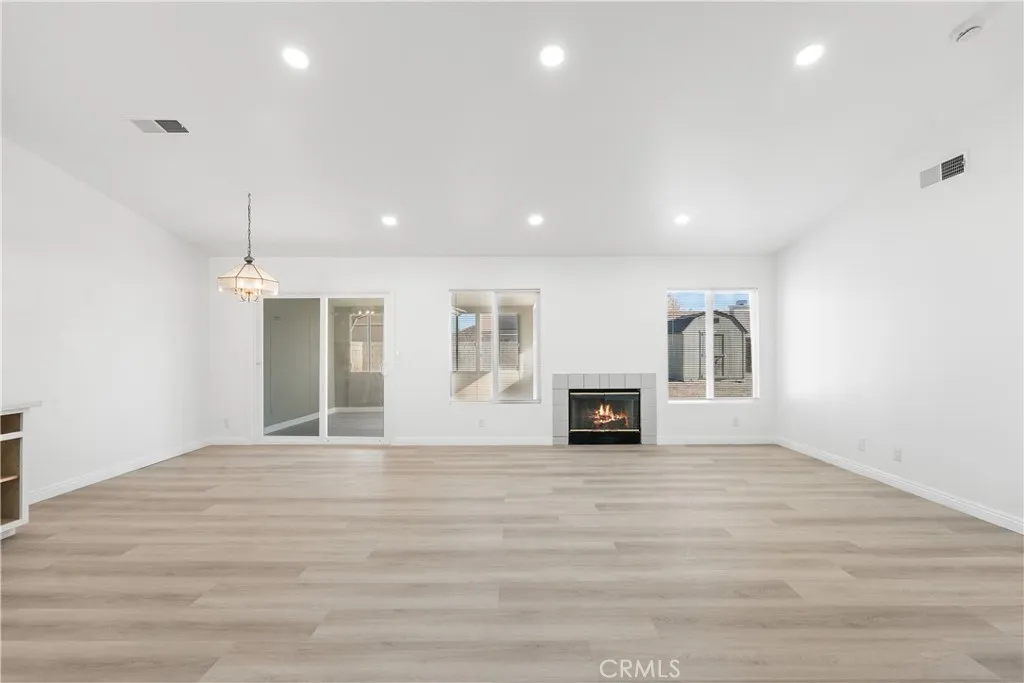 44238 Encanto Way, Lancaster, California 93536 home-pic-3
