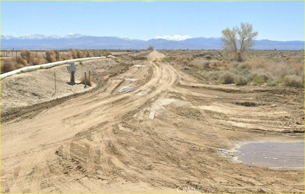 Looking south down 80th St E from Avenue K
