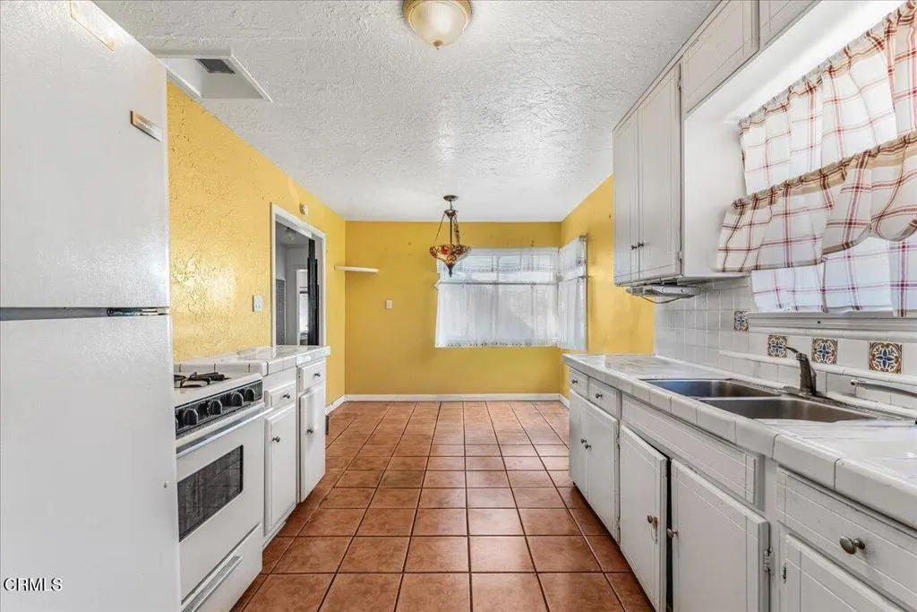 1544 California Street, Oxnard, California 93033 home-pic-8