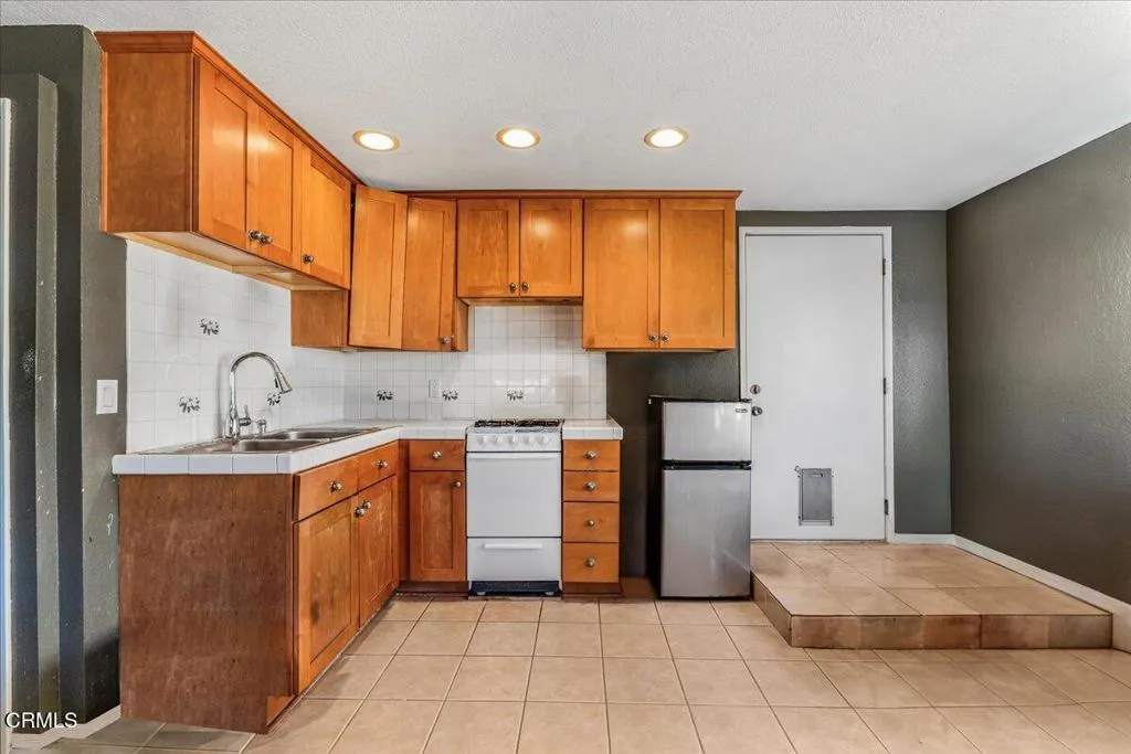 1544 California Street, Oxnard, California 93033 home-pic-15