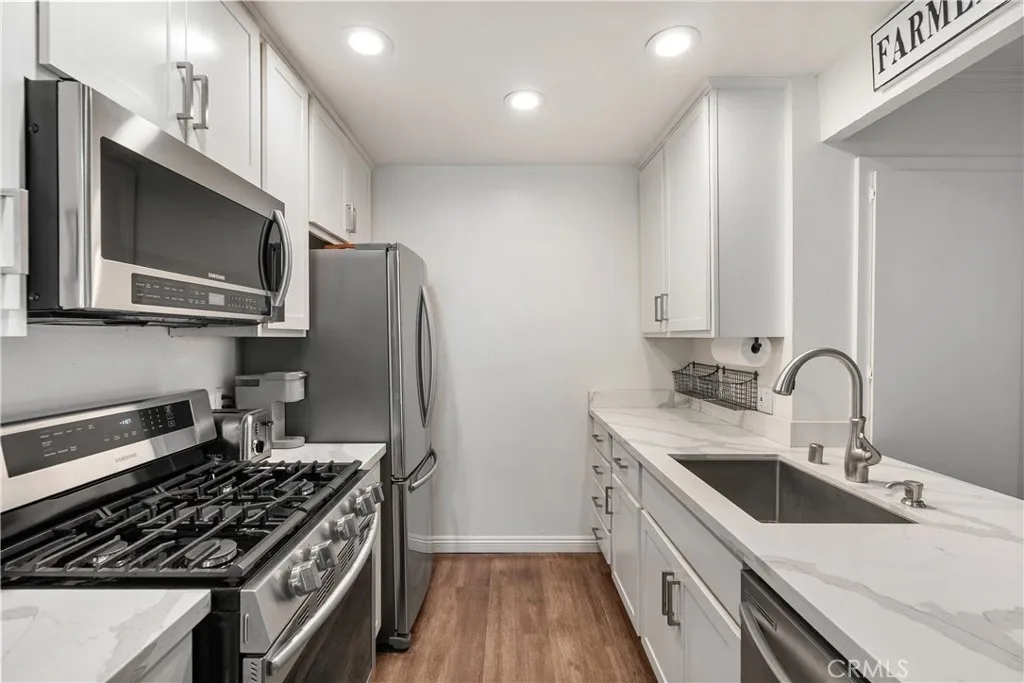 2323 Huntington Street 904, Huntington Beach, California 92648 home-pic-2