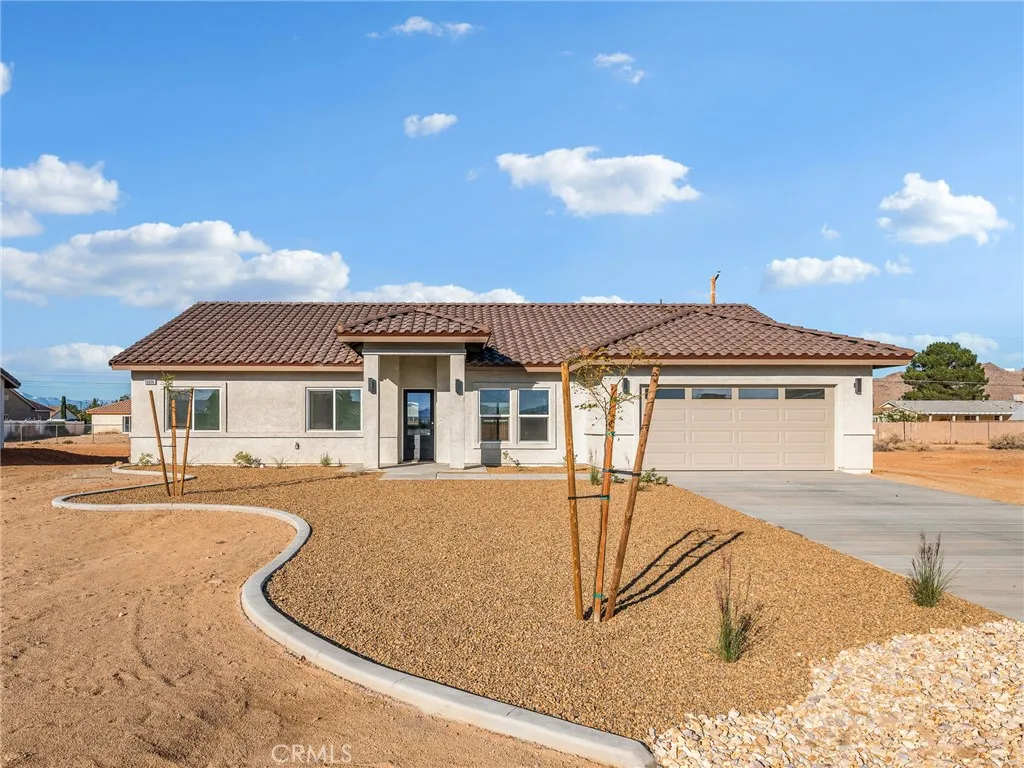 15605 Dale Evans Parkway, Apple Valley, California 92307 home-pic-1