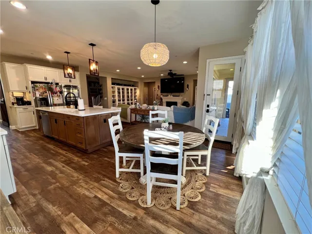 Kitchen Dining Area