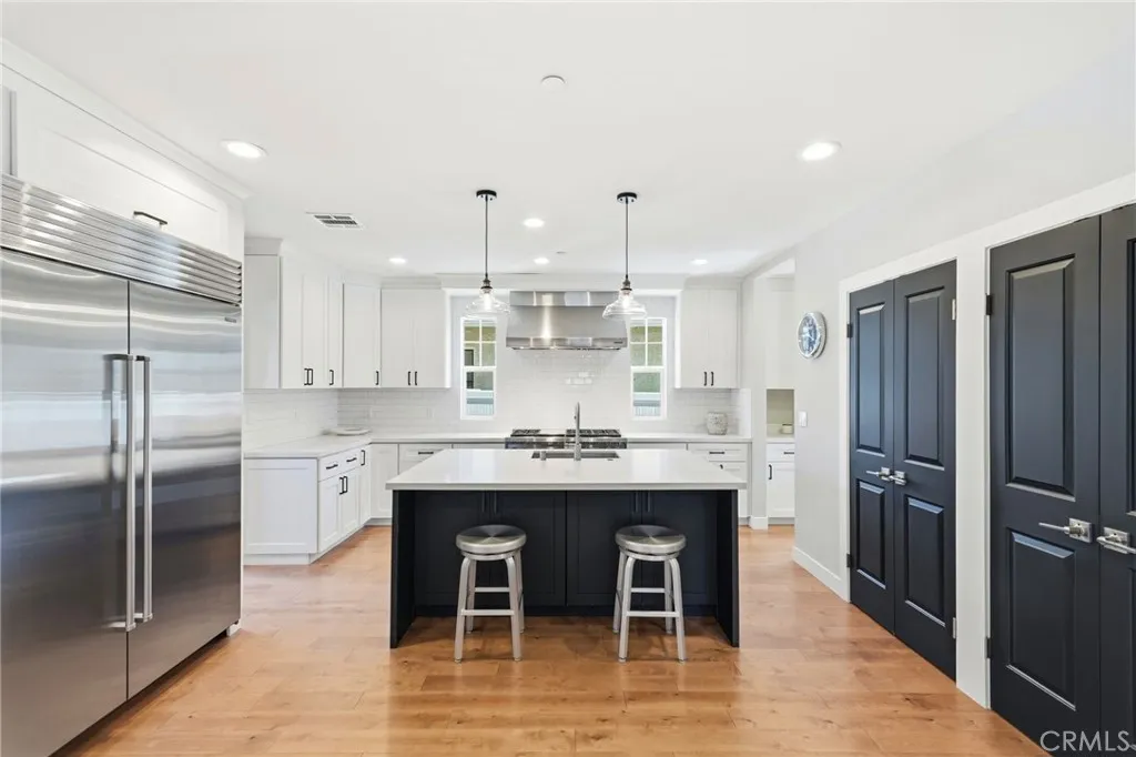 2311 W Clark Avenue, Burbank, California 91506 home-pic-11