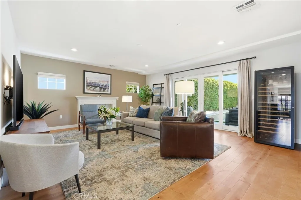 2311 W Clark Avenue, Burbank, California 91506 home-pic-18