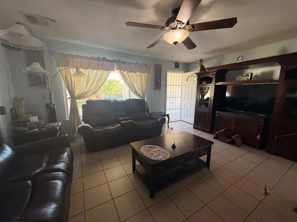 13285 Caliente Drive, Desert Hot Springs, California 92240 home-pic-4