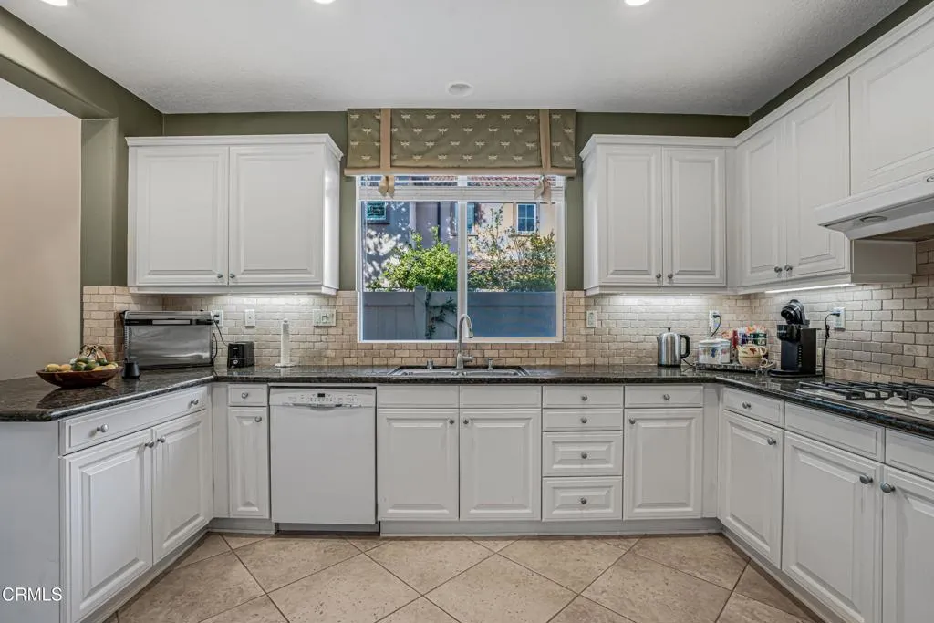 631 Clearwater Creek Drive, Thousand Oaks, California 91320 home-pic-11