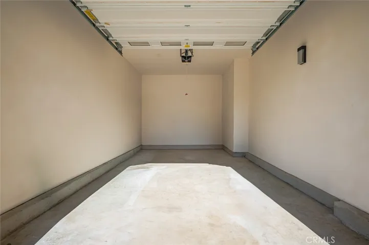 1-car garage (inside)