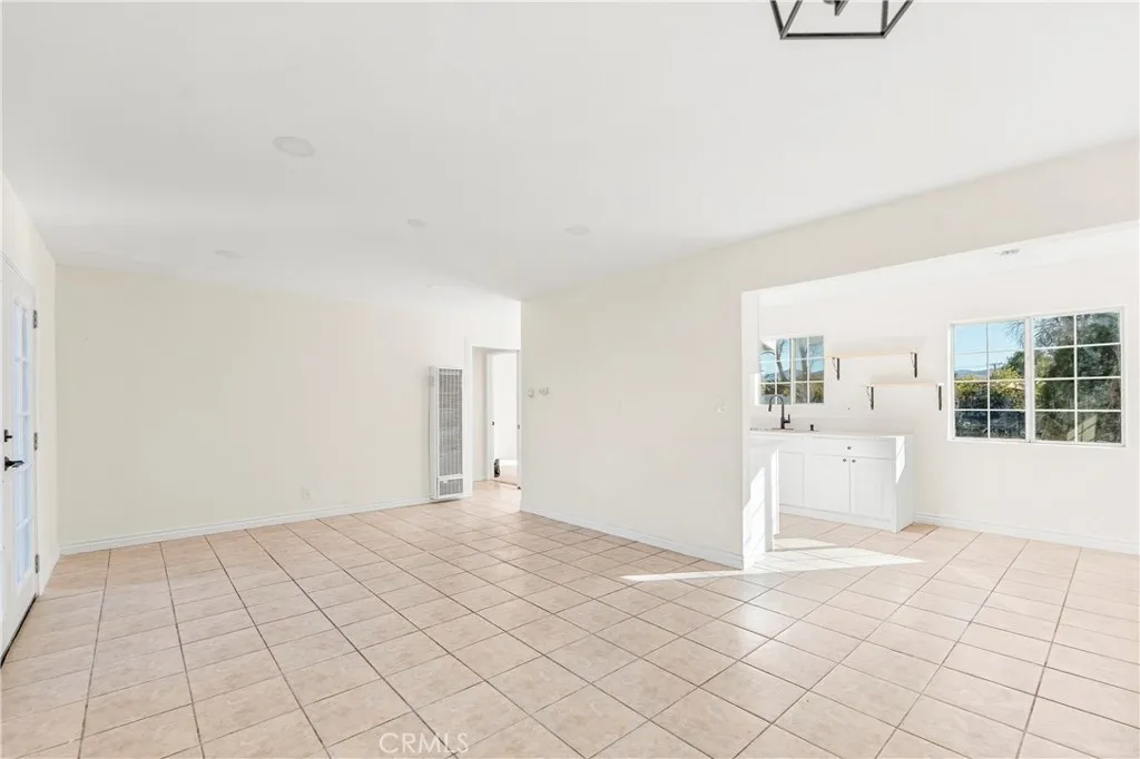 1347 E Avenue R3, Palmdale, California 93550 home-pic-4