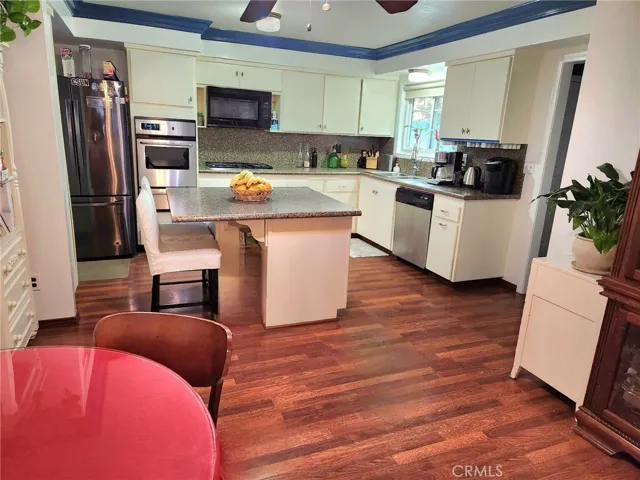 Kitchen-Dining Area