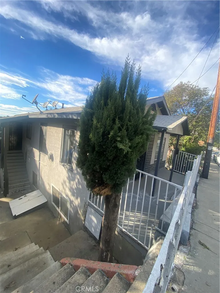 1129 N Alma, Los Angeles, California 90063 home-pic-1