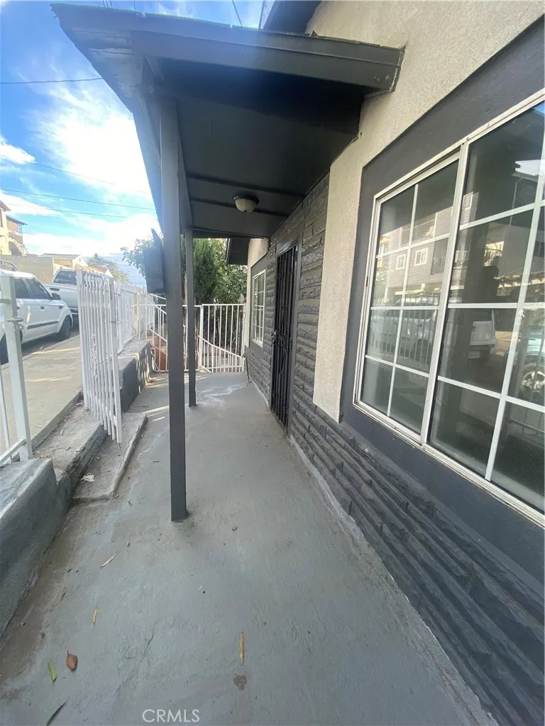 1129 N Alma, Los Angeles, California 90063 home-pic-2
