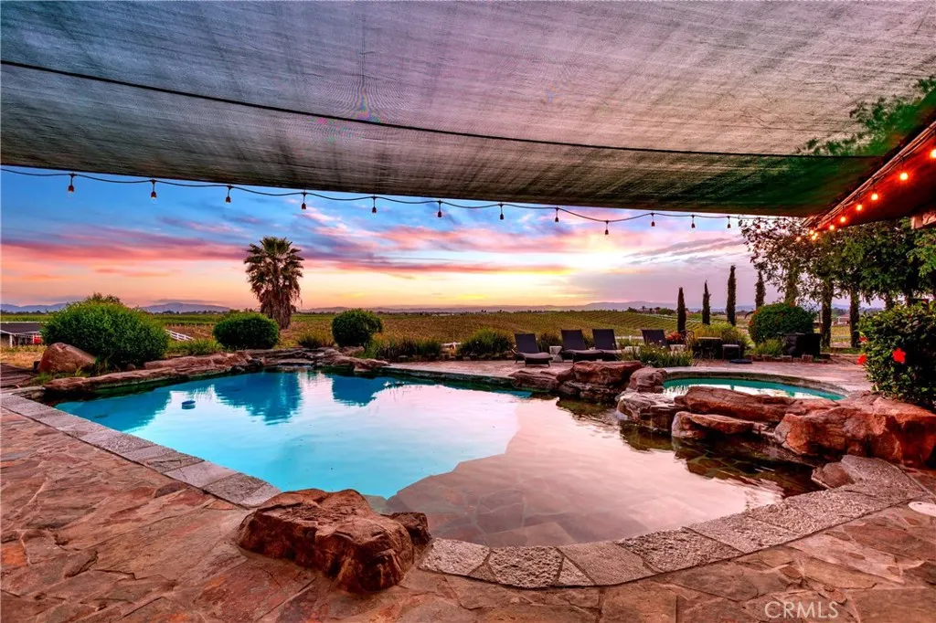 40125 Camino Del Vino, Temecula, California 92592 home-pic-18