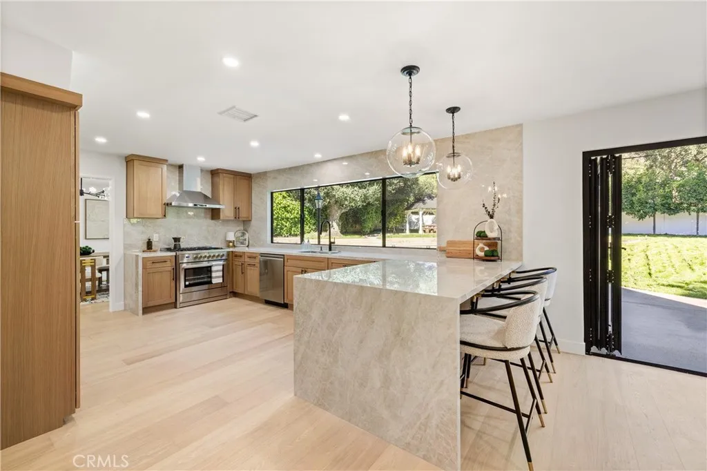 5340 Edgeware Drive, Calabasas, California 91301 home-pic-2