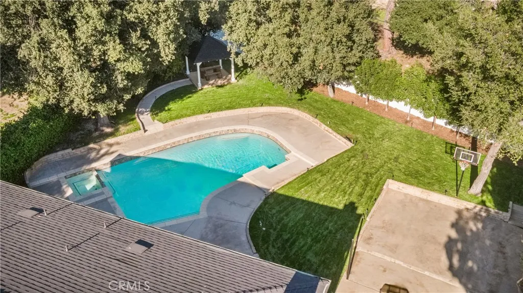 5340 Edgeware Drive, Calabasas, California 91301 home-pic-38