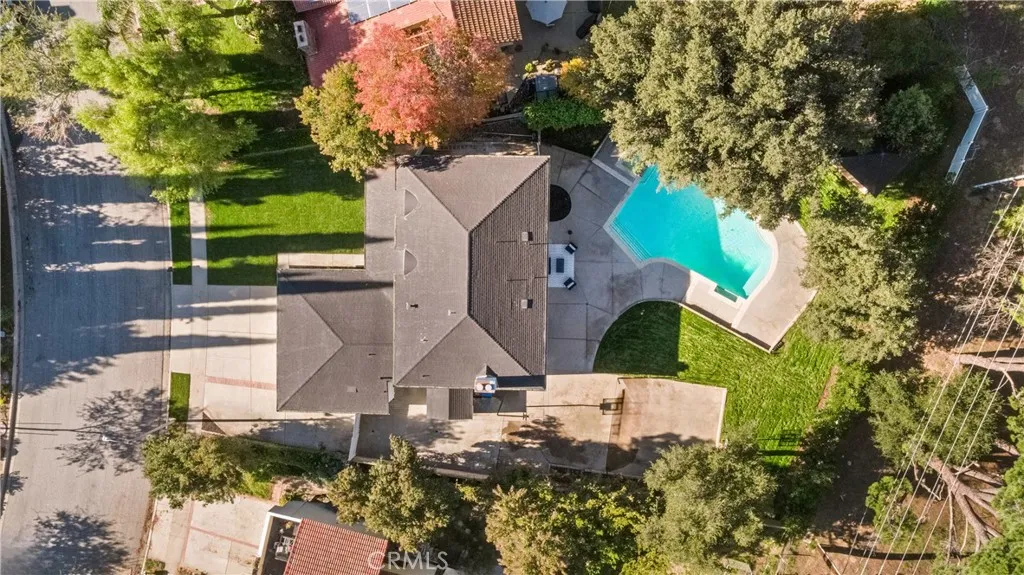 5340 Edgeware Drive, Calabasas, California 91301 home-pic-0