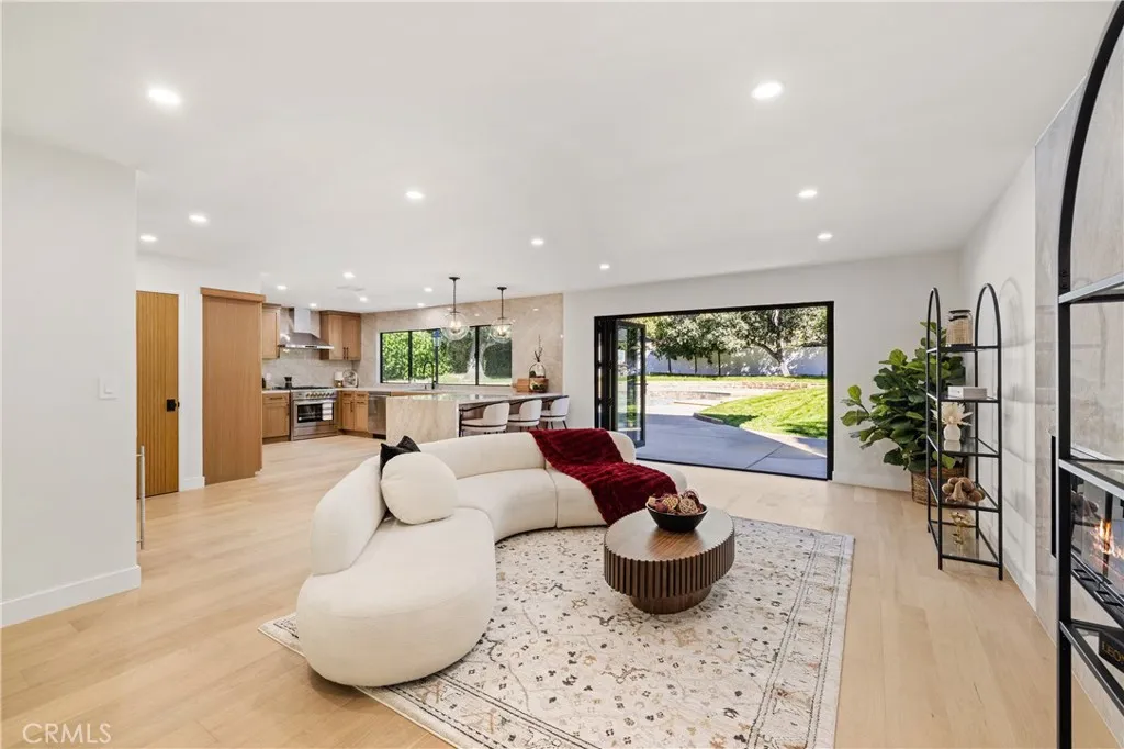 5340 Edgeware Drive, Calabasas, California 91301 home-pic-1