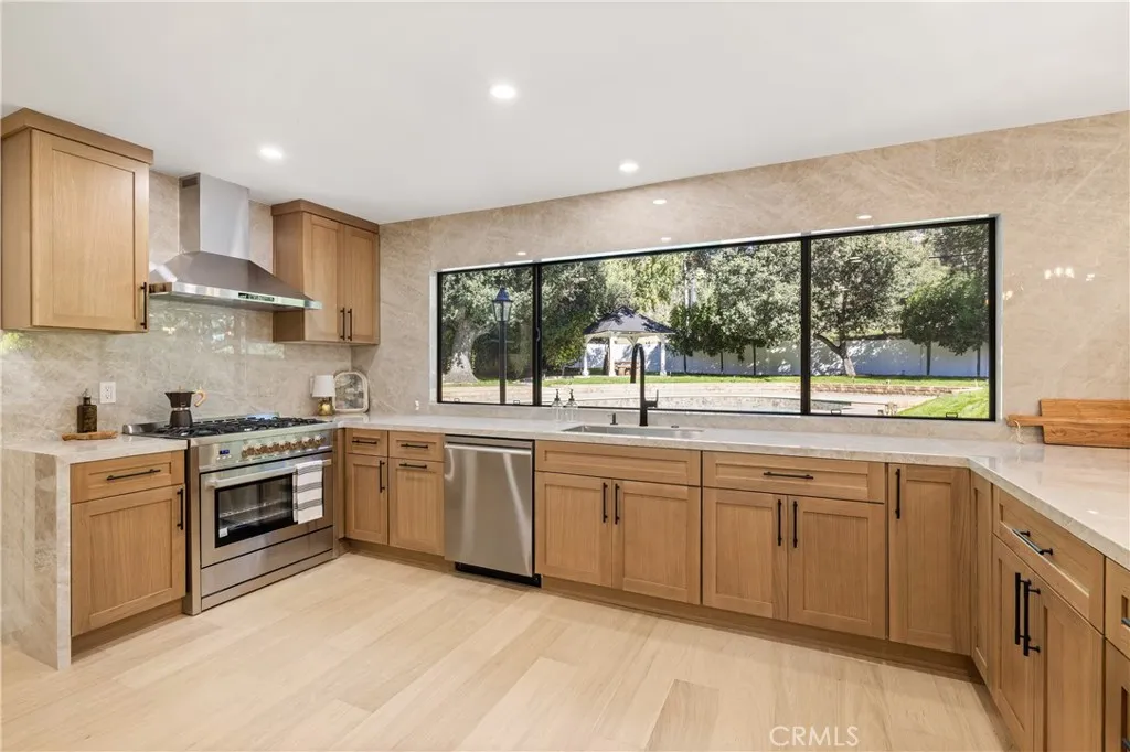 5340 Edgeware Drive, Calabasas, California 91301 home-pic-3
