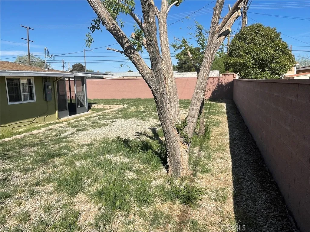 2010 W Lumber, Lancaster, California 93536 home-pic-5
