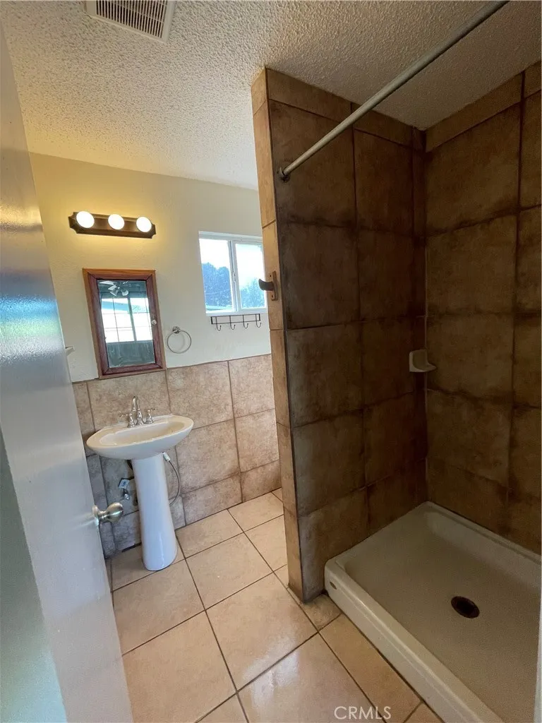 2010 W Lumber, Lancaster, California 93536 home-pic-39