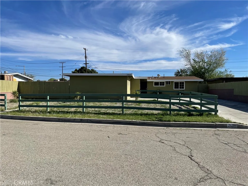 2010 W Lumber, Lancaster, California 93536 home-pic-58