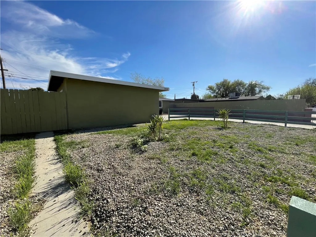 2010 W Lumber, Lancaster, California 93536 home-pic-60