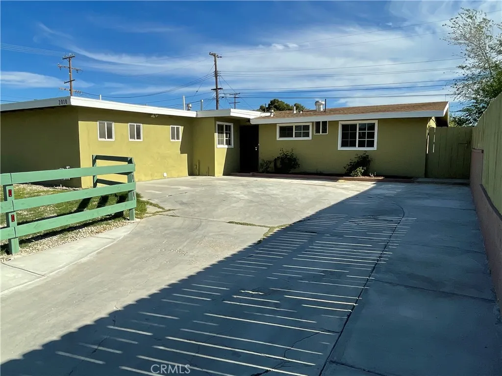 2010 W Lumber, Lancaster, California 93536 home-pic-0