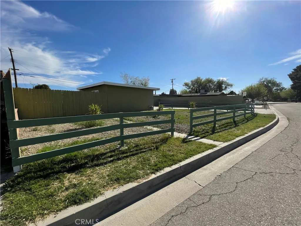 2010 W Lumber, Lancaster, California 93536 home-pic-59
