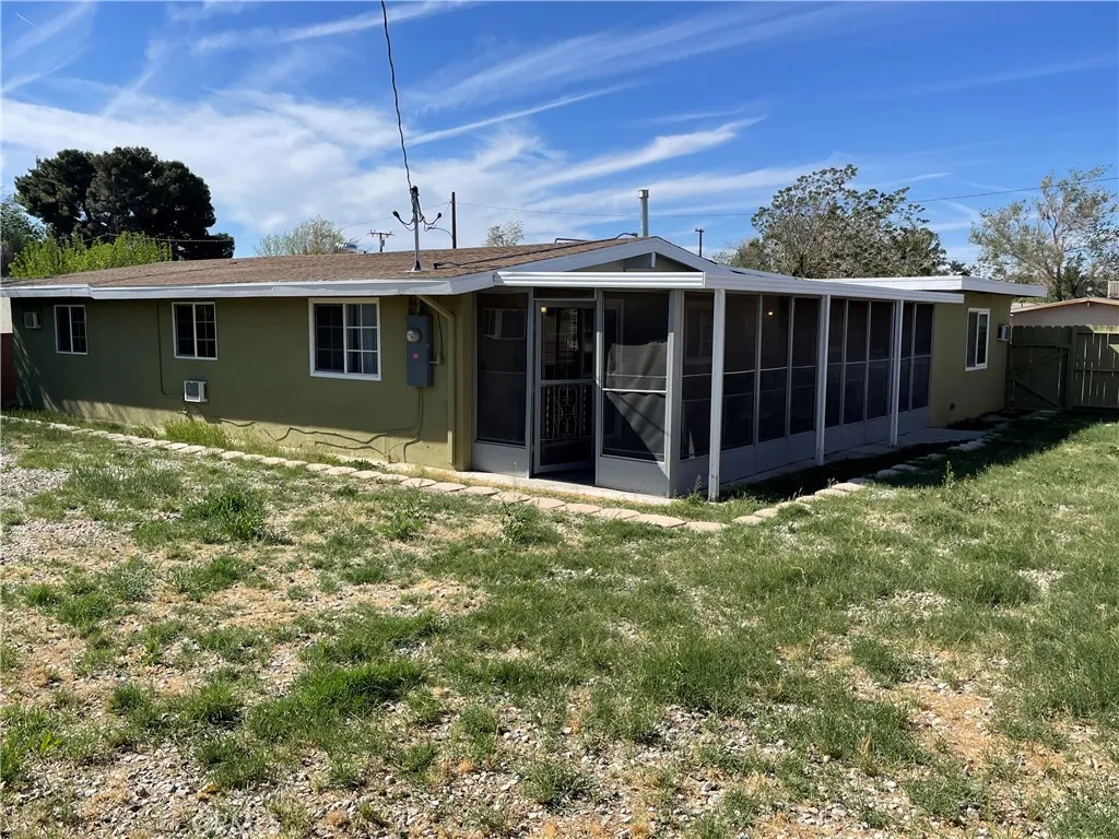 2010 W Lumber, Lancaster, California 93536 home-pic-9