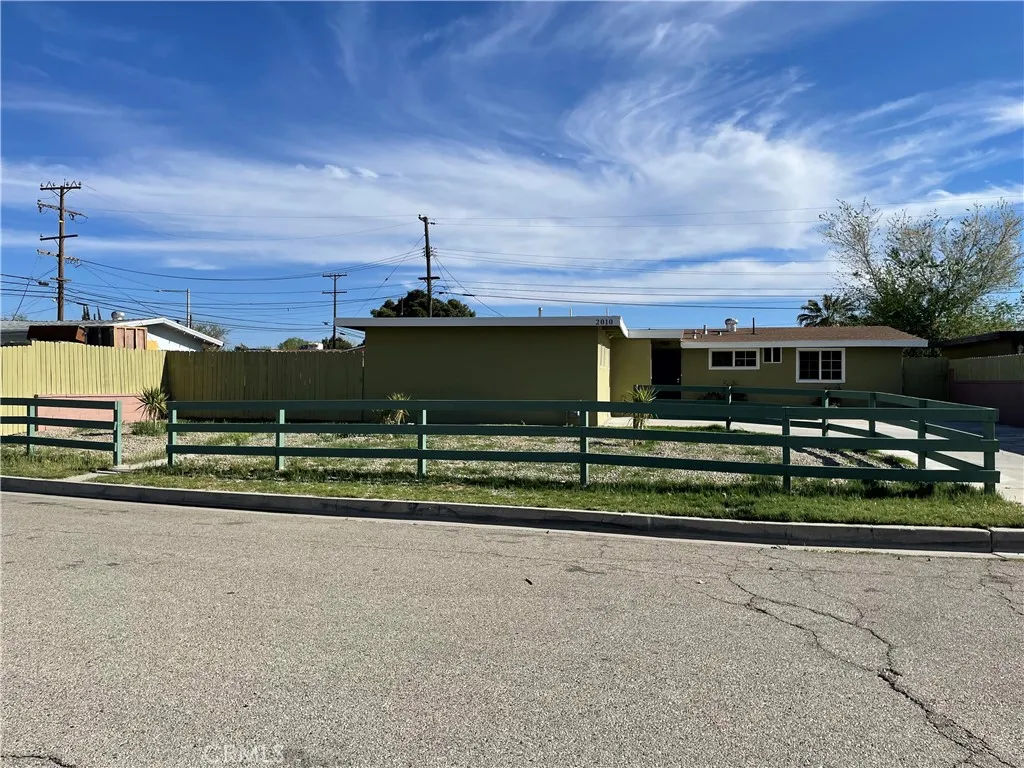 2010 W Lumber, Lancaster, California 93536 home-pic-57