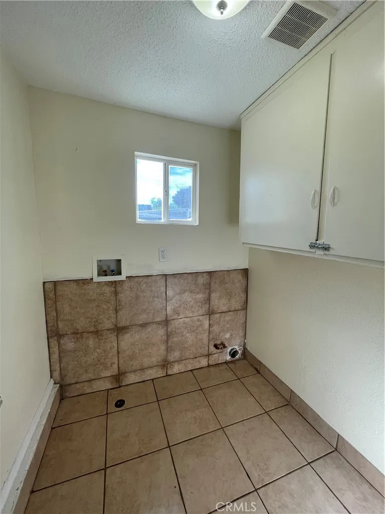 2010 W Lumber, Lancaster, California 93536 home-pic-38