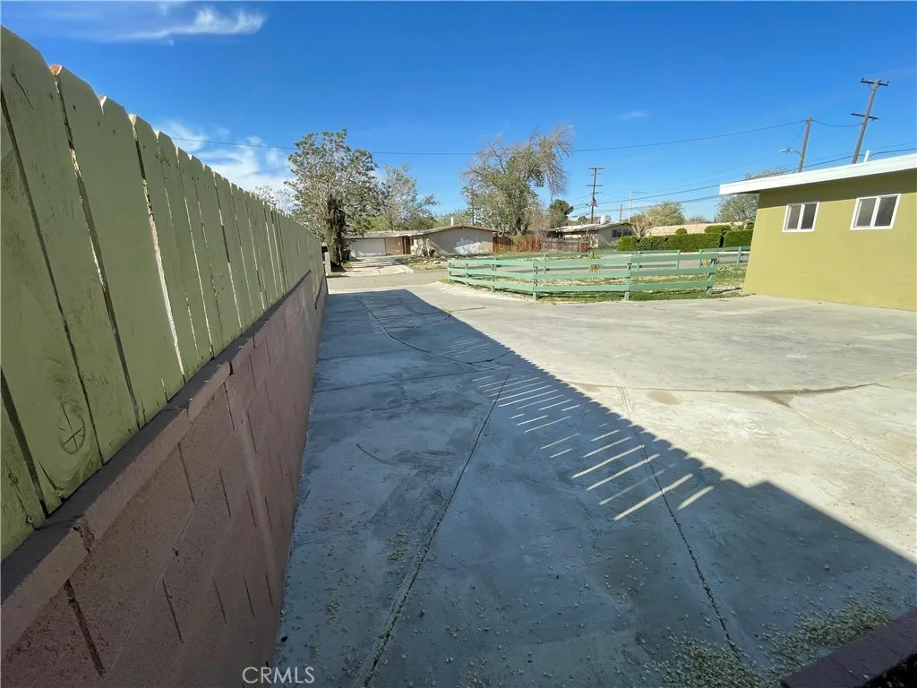 2010 W Lumber, Lancaster, California 93536 home-pic-66