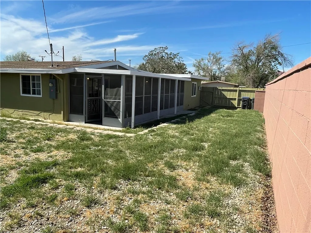 2010 W Lumber, Lancaster, California 93536 home-pic-8