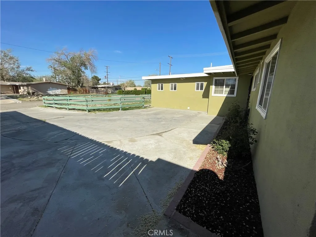 2010 W Lumber, Lancaster, California 93536 home-pic-67
